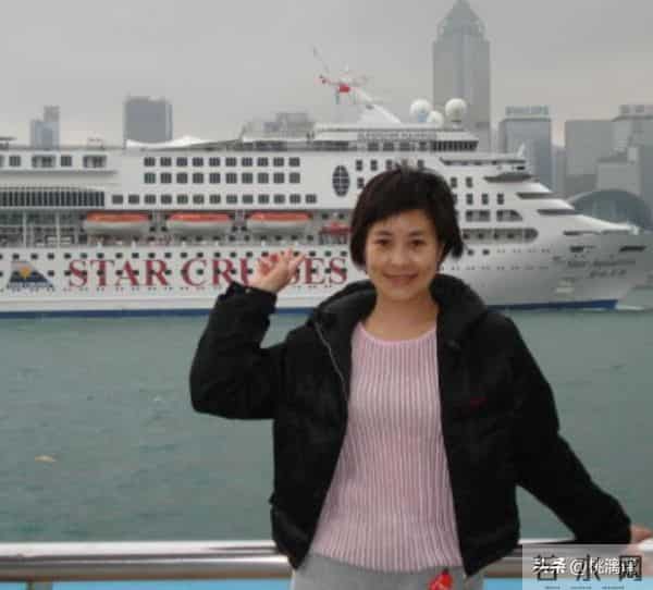 她13岁丧父，从甘肃走出来成为央视主持人，靠收音机练出普通话