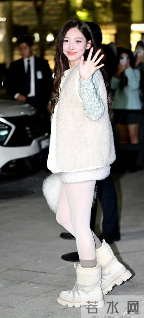 娜年今日——林娜琏时尚写真大图