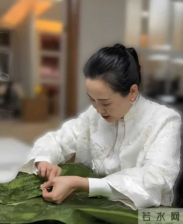 林依轮为大儿子林子濠庆生，55岁比儿子还年轻，87岁母亲已坐轮椅