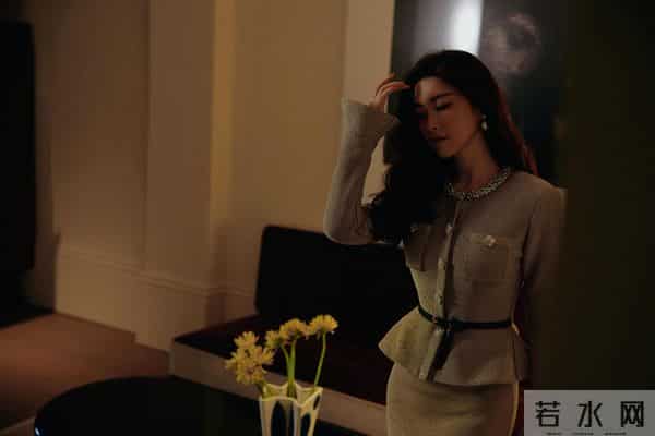 朱珠用全英文采访教翁青雅做人，41岁的她能力强，还是个好妈妈！