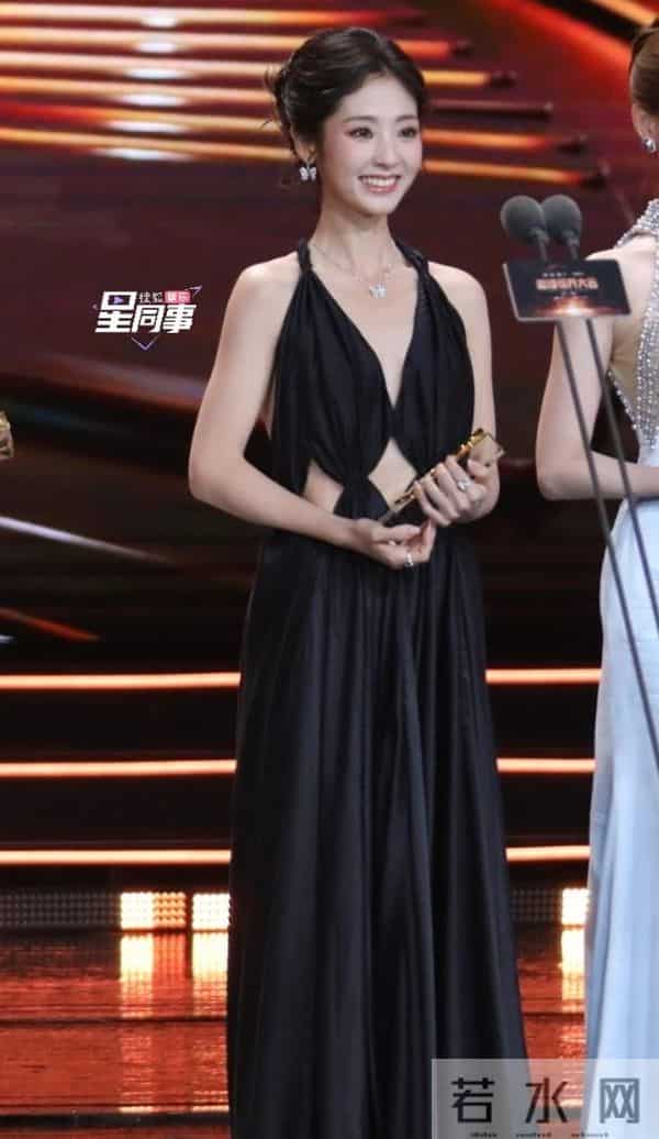 微博视界,蒋欣坐第二排C位,马伊琍靠边,多年女主角比不过配角