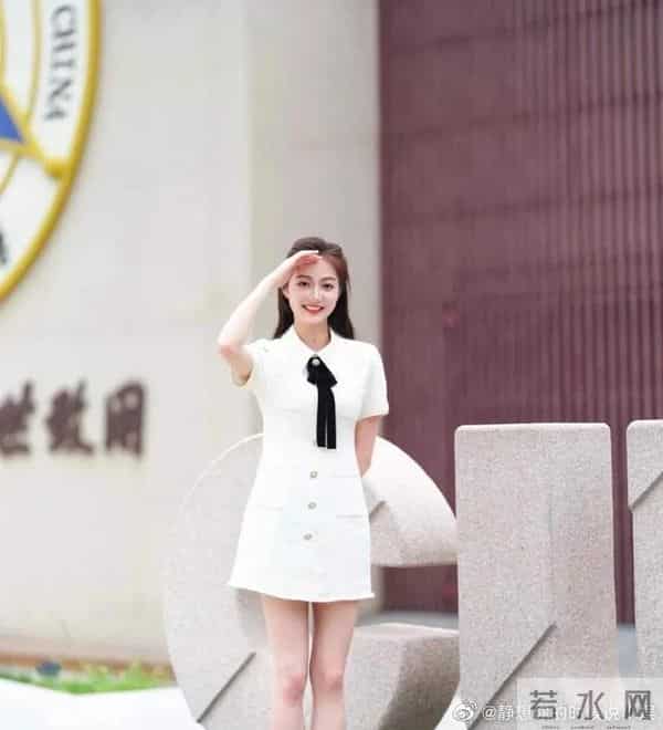中传校花冯琳当主持人啦！不愧是最美领读员 这颜值不比明星差