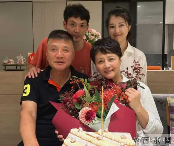 59岁茹萍的痛:女儿离婚,儿子大龄未婚,风光背后满是无奈