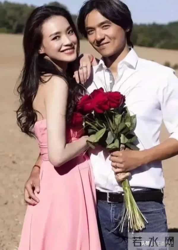 舒淇依偎在冯德伦怀里 男方结婚9年断崖衰老 胡子花白 两人至今未育