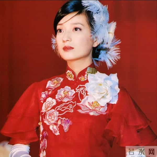 落地的凤凰不如鸡?消失四年后,赵薇终是为自己的“选择”买了单