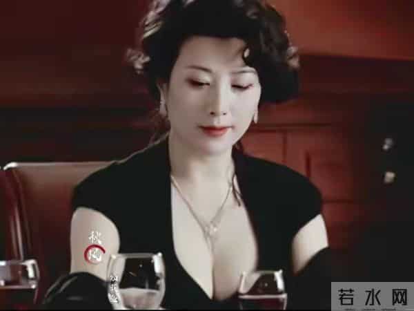 王静绝对是国内女演员中最媚最有气质的，有一种特有的高贵气质