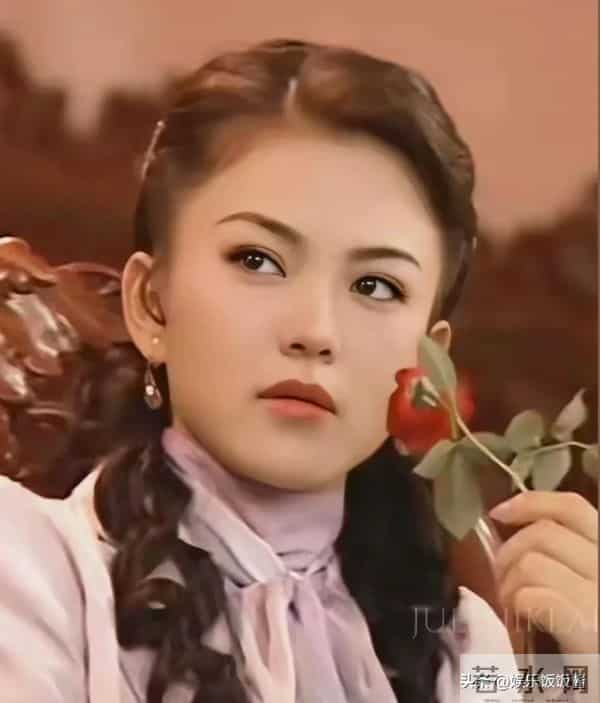 李湘终于要开始减肥了？深夜晒年轻时美照，眉眼神似刘亦菲