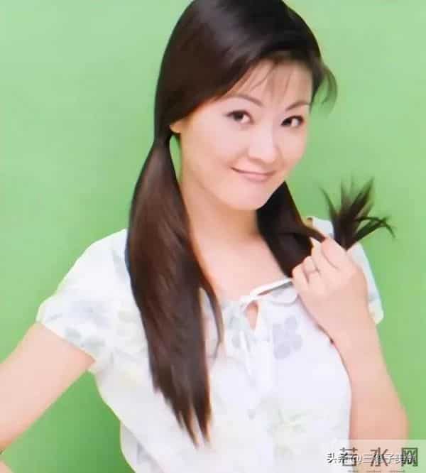 丁克15 年遭婆婆催生，41岁生下“矮小症”女儿，王小骞如今怎样了