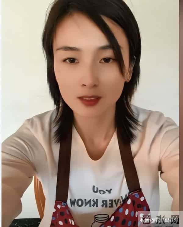 老麦跟朋友吃早点，担忧家里人，神色不是很好，大哈群聊记录曝光