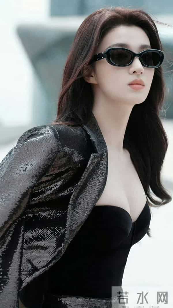 王楚然 美腿修长 透明高跟露出脚趾缝