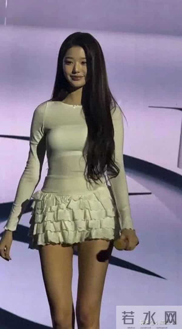 张元英这身材真是看得人脸红心跳，目不转睛，实在是太美太性感了