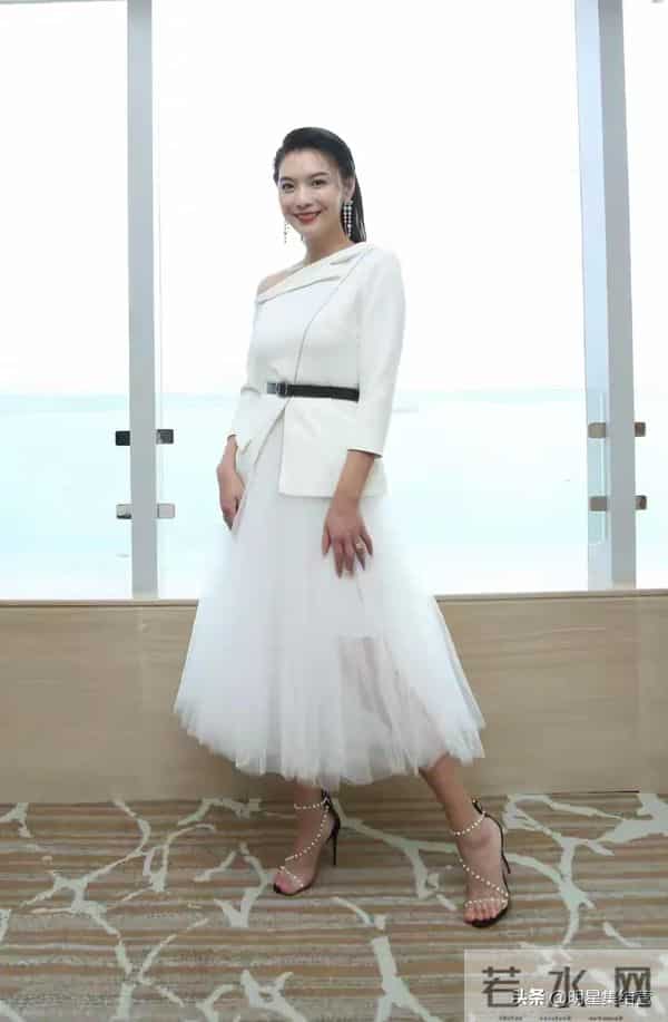 主持人，栗坤的脚太好看了吧