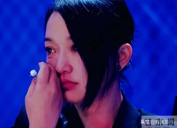 年过50岁的周迅一头白发，无儿无女成为了这辈子最大的遗憾！