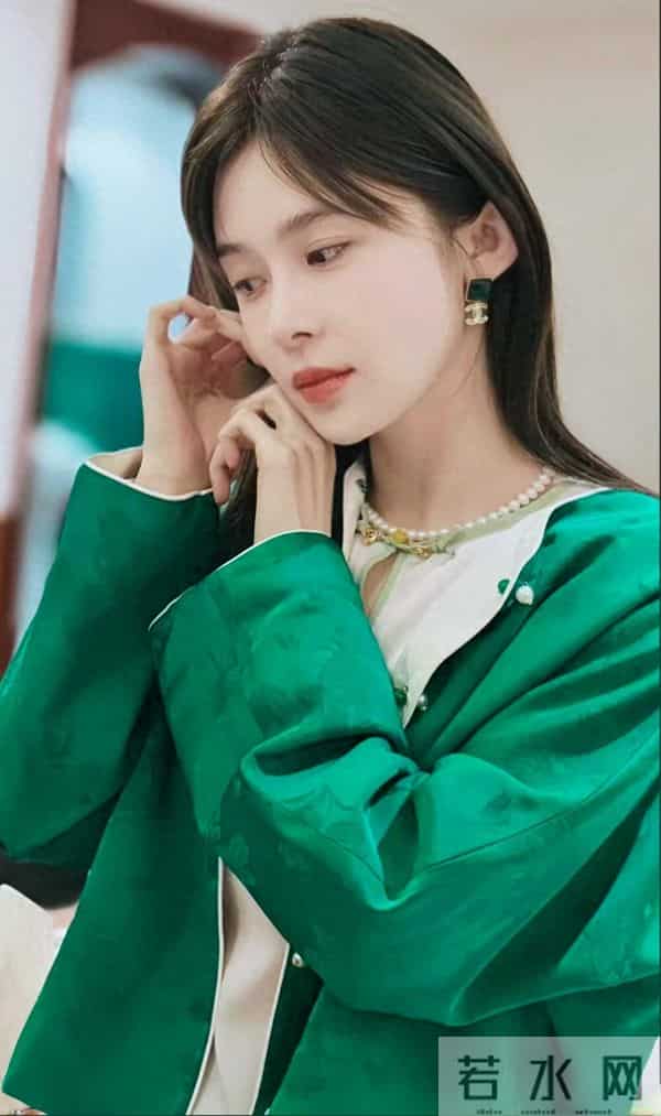 赵樱子直播曝一线男友姓张，系仙侠剧顶流比她小11岁，你能猜出吗