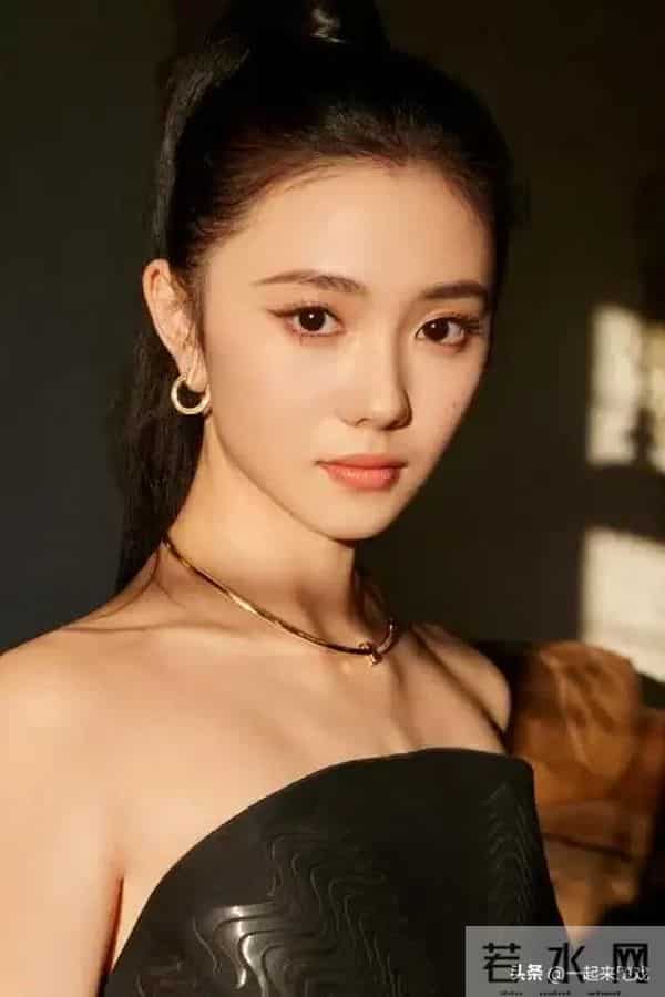 刘浩存绝美性感，气质封神惊艳瞬间