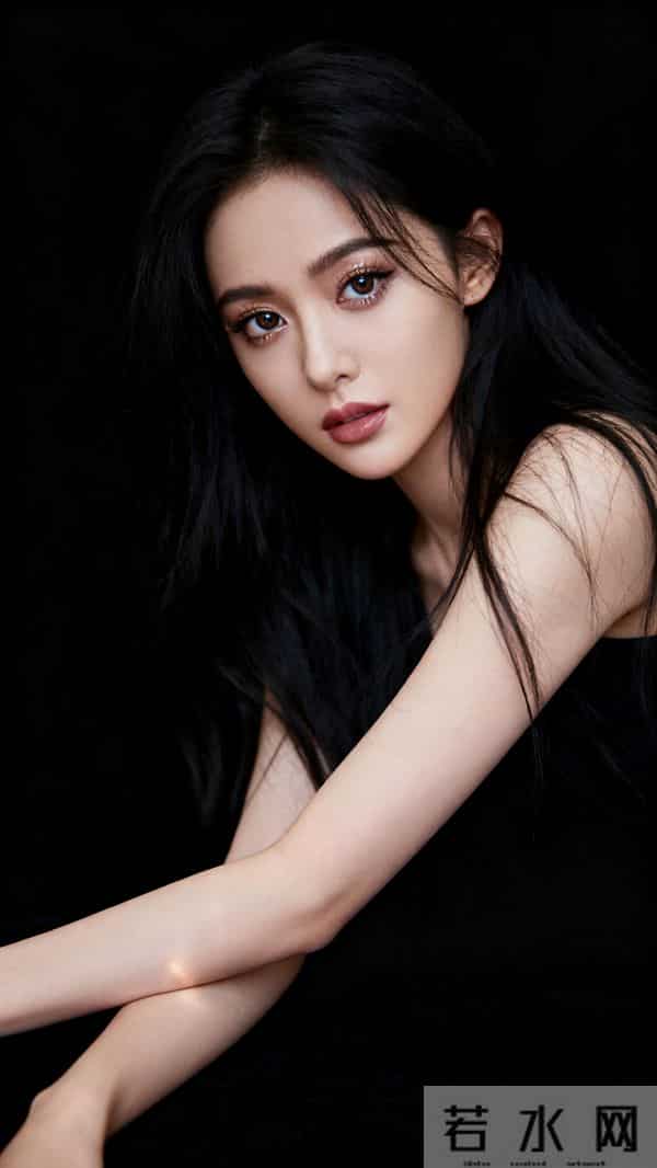 黑长直少女纯黑背景时尚大片｜高级感与性感魅力的碰撞