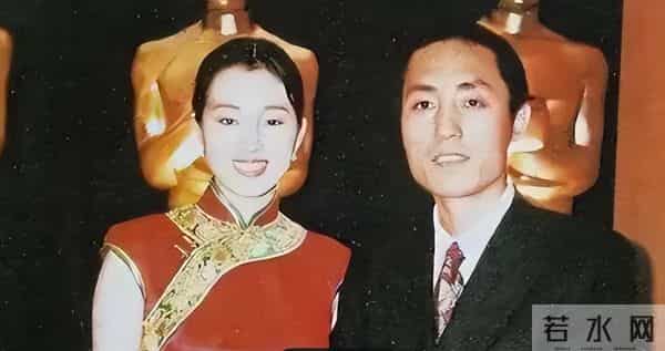 与张艺谋分手多年后,前配偶肖华坦言:在爱别人前,先学会爱自己