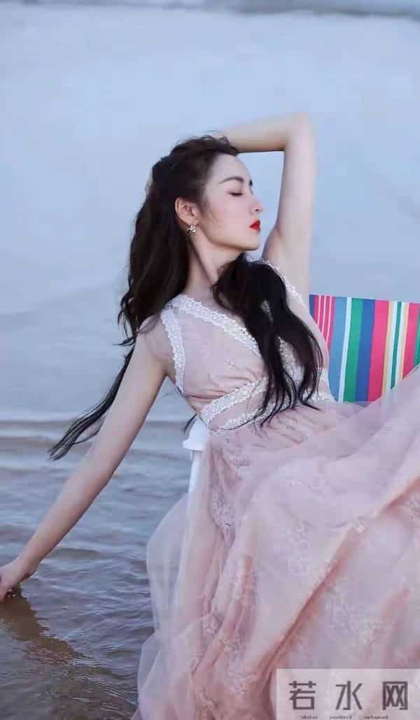 吕一，肤白貌美，体态丰腴：写真欣赏。