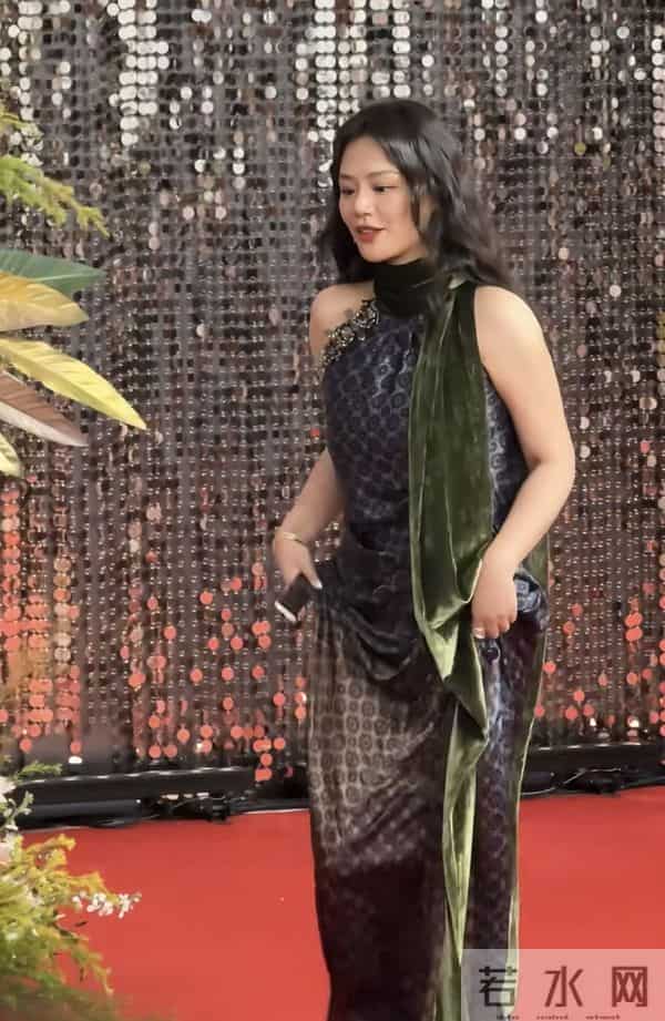 微博视界大会:杨幂丰满有料,关晓彤珠圆玉润,蒋欣美一大跳