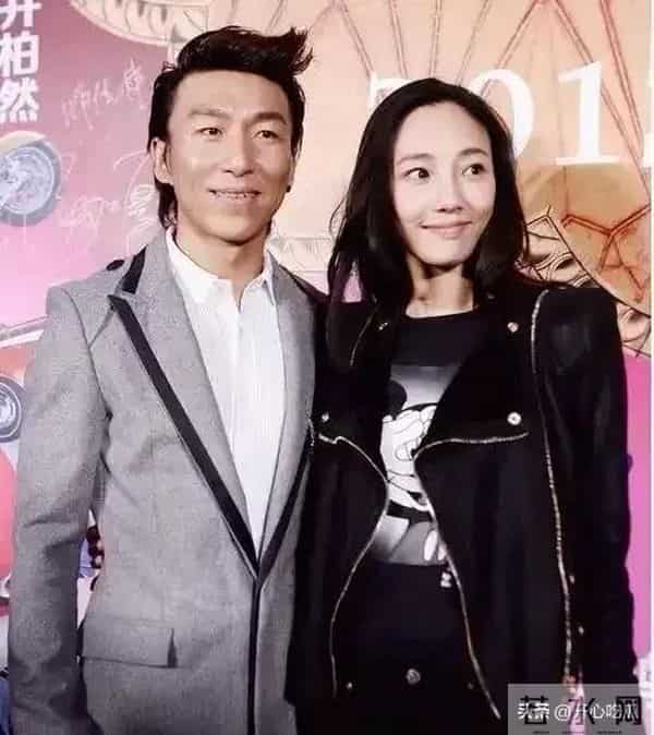 白百何带两个儿子现身！17岁大儿子长得像前夫陈羽凡，二儿子5岁