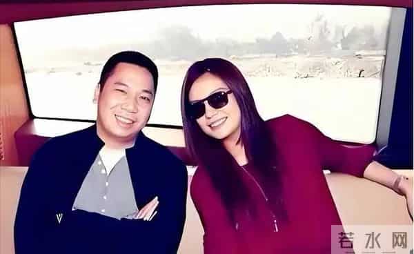 面相又变了!49岁赵薇近照曝光,婚礼上用心打扮,却走不了回头路