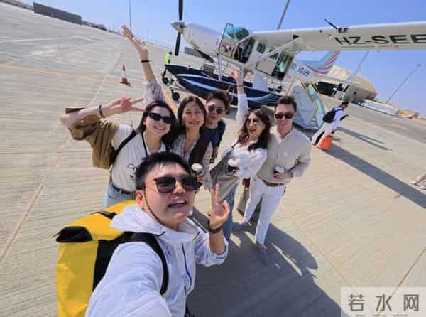 陈赫前妻沙特过39岁生日，许婧和老公漫步秀身材，男方185有胸肌