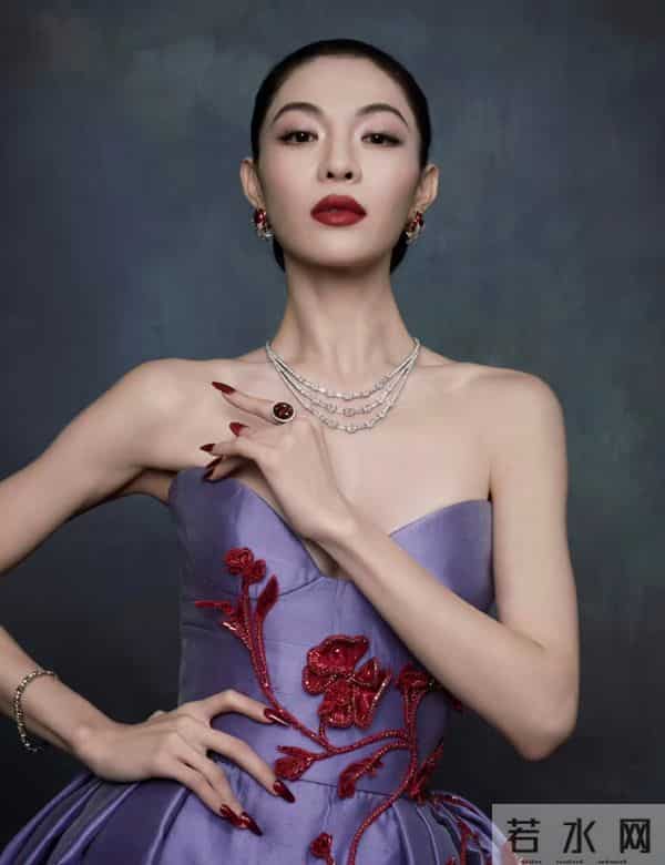 陈可辛吴君如19岁女儿参加巴黎名媛舞会，张艺谋女儿等人也参加过