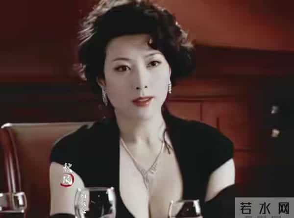 王静绝对是国内女演员中最媚最有气质的，有一种特有的高贵气质