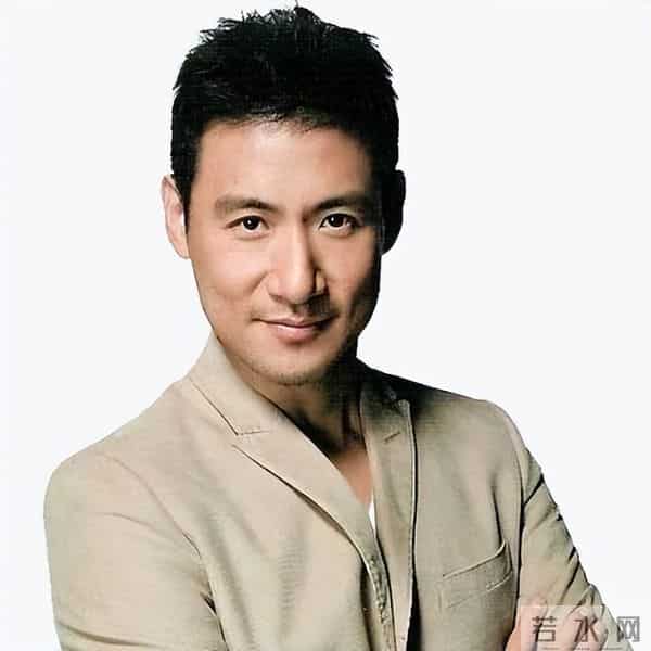 王家卫持续被扒!当年《东邪西毒》30人嫖娼被抓,事后推锅临时工