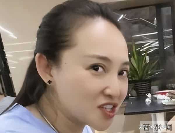 朱赤丹：结婚多年无儿无女，45岁辞职选择创业，因考试压力大痛哭