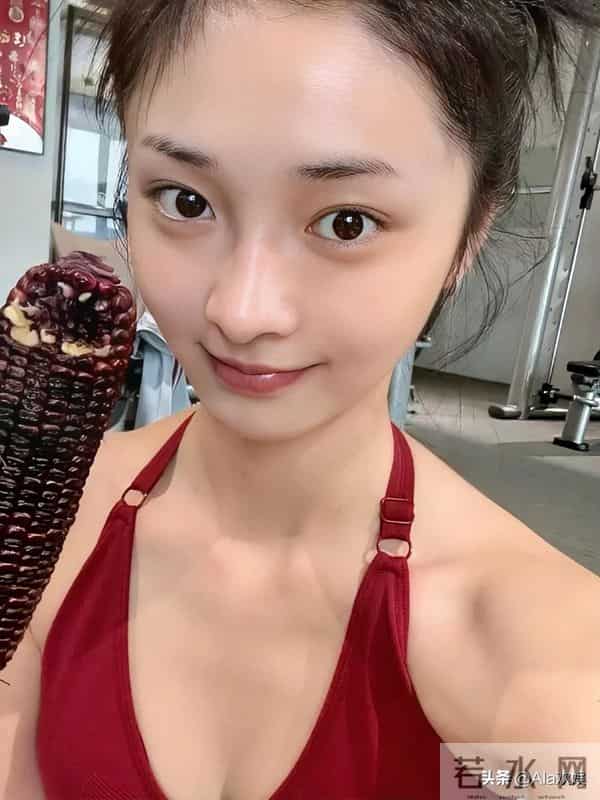 周洁琼晒健身日常，蜜桃臀与健身穿搭吸睛！