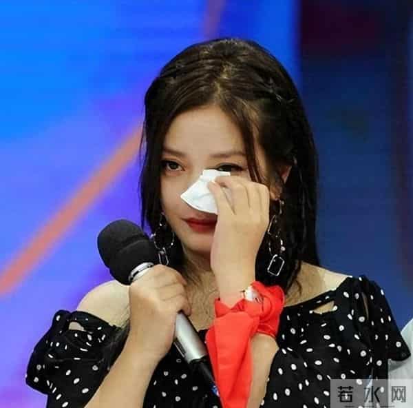 面相又变了!49岁赵薇近照曝光,婚礼上用心打扮,却走不了回头路