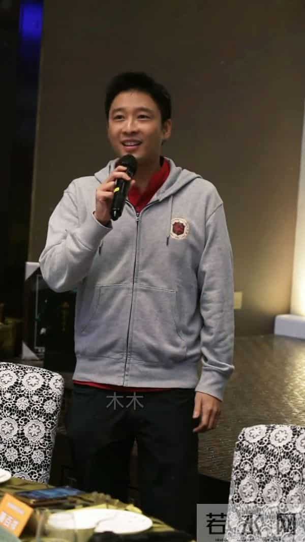 14岁就长得“倾国倾城”，24岁被富豪花7亿娶回家，8年生下4个娃