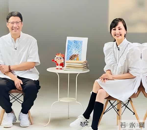 原来于震老婆是她，两人差13岁，婚后成家庭主妇被丈夫公婆宠成宝