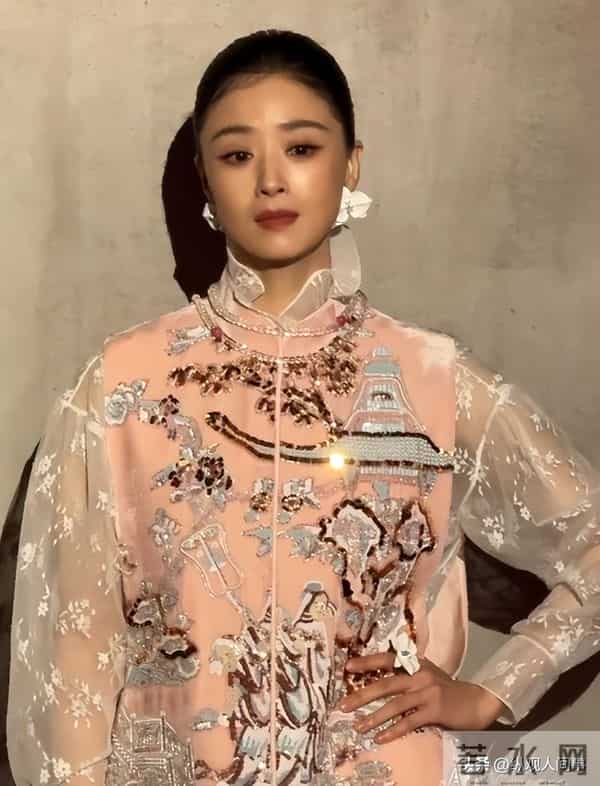 上海红毯：惠英红脸肿胀，蒋欣头包脸骨相绝，胡杏儿斜刘海显老