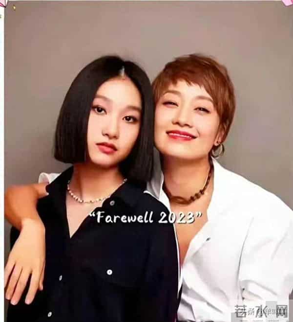 马伊琍大女儿文君竹晒与姥姥合影，姥姥年轻漂亮，与马伊琍很像！