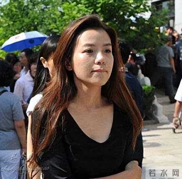 52岁朱迅近况曝光！面色苍白不敢认，网友：怎么变成这样了！