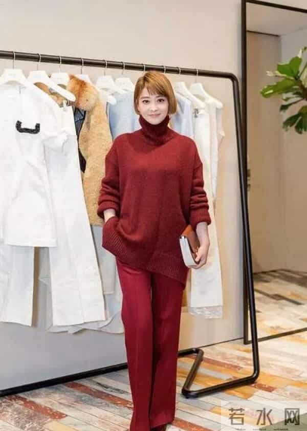 50岁梅婷波波头年轻10岁!穿红色毛衣配阔腿裤,美得像换了个人