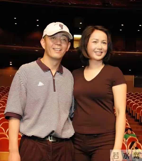 59岁蒋雯丽现状,定居英国,又瘦又老,网友惋惜:一代女神也老了