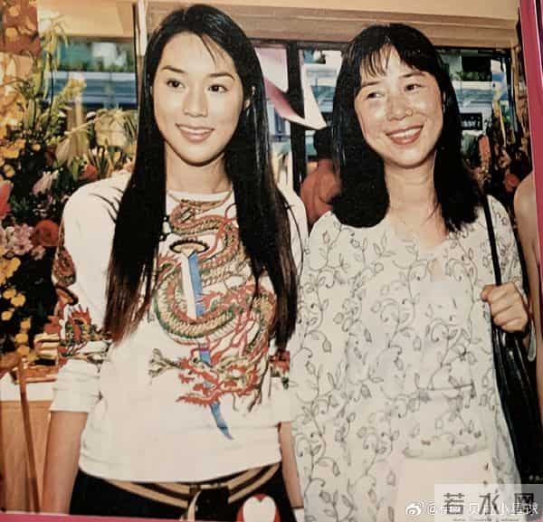 14岁就长得“倾国倾城”，24岁被富豪花7亿娶回家，8年生下4个娃