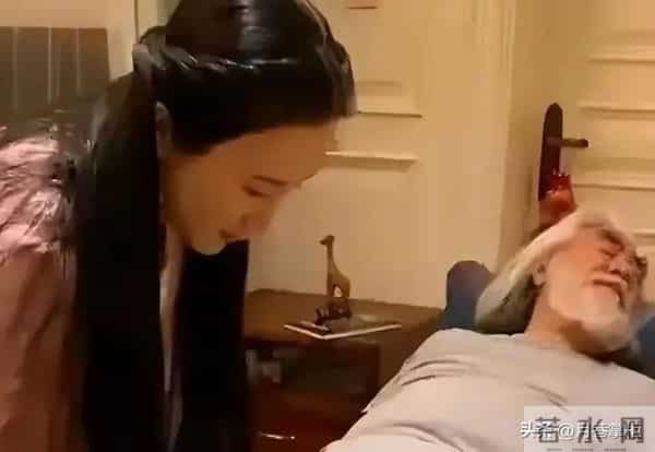 老夫老妻！74岁张纪中爷孙恋翻车，牵连一岁女儿