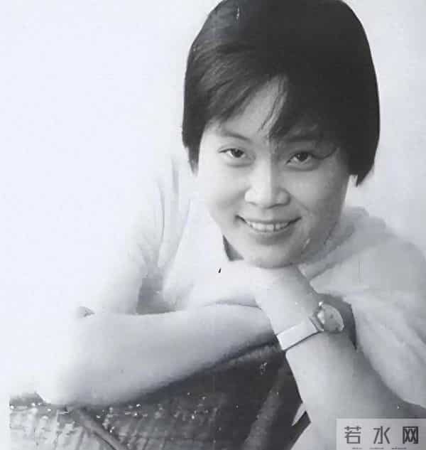 与张艺谋分手多年后,前配偶肖华坦言:在爱别人前,先学会爱自己