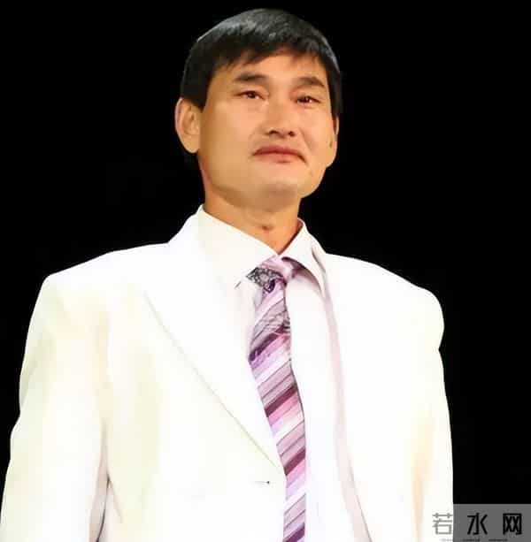 于文华也没想到，大衣哥爆红14年后，如今终于过上了理想生活