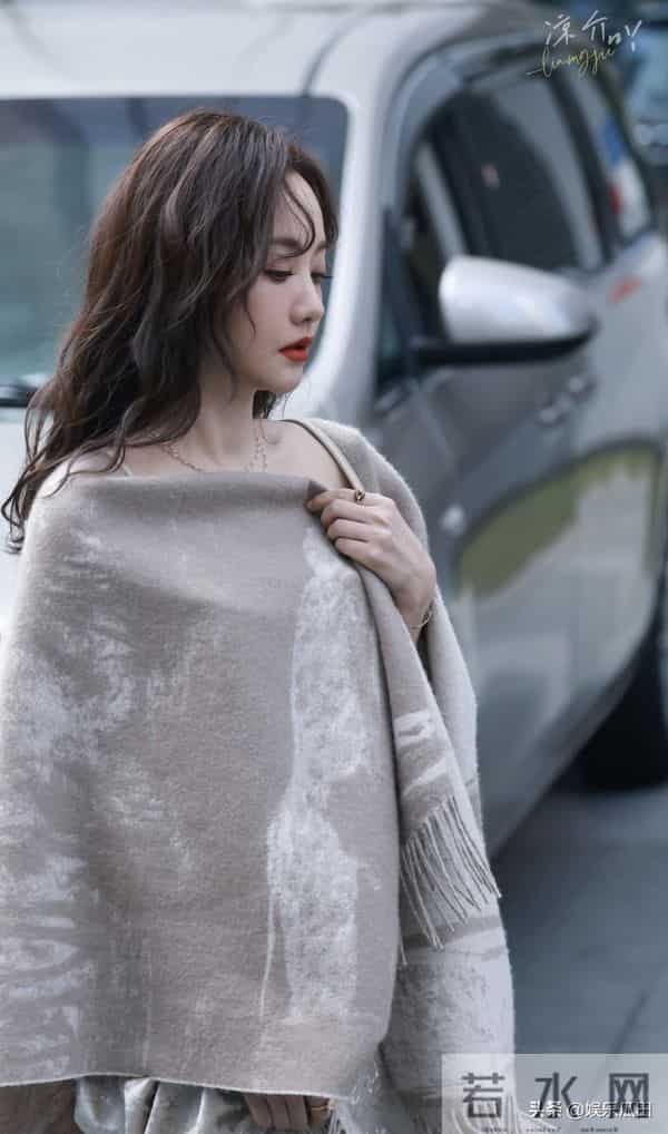 杨蓉今日大侦探路透照超惊艳 披肩大波浪优雅又美丽 直接美晕我了