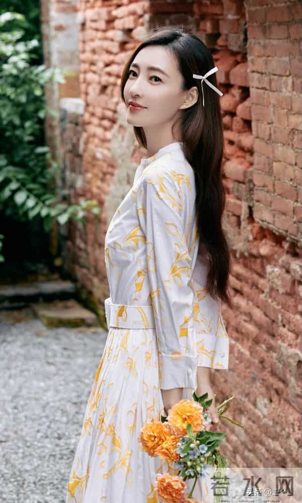 从“素颜出圈”到“风格百变”，王丽坤越来越欲了