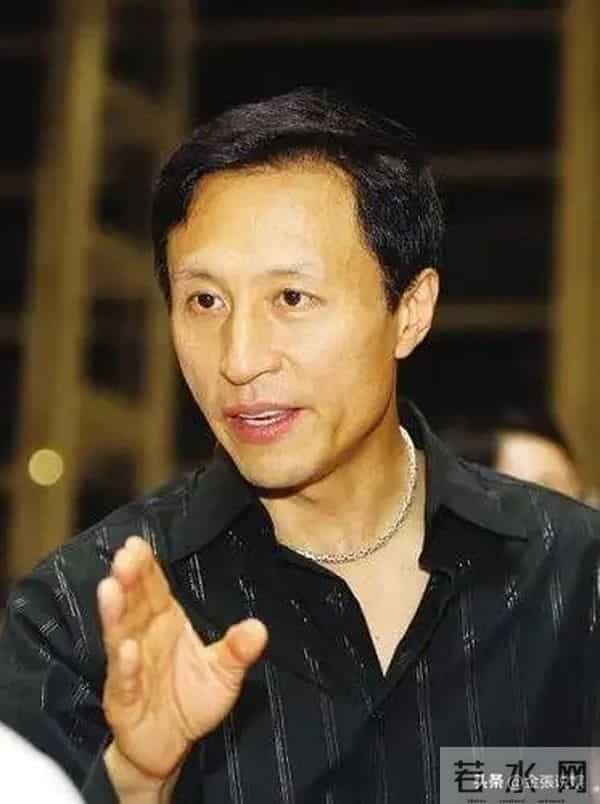 一婚娶央视主持人，二婚娶演员，三婚娶小30岁美女，64岁终于当爹