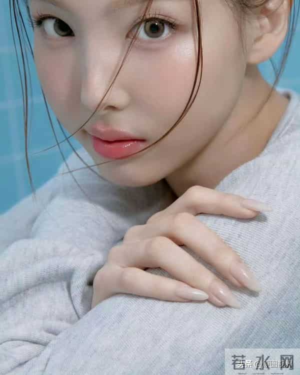 娜年今日——林娜琏时尚写真大图