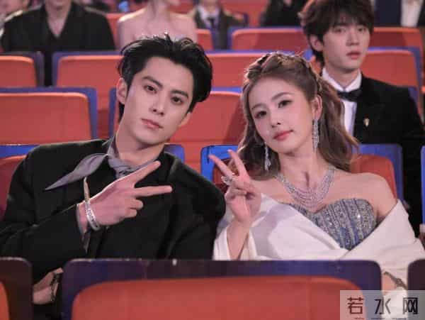 微博视界,蒋欣坐第二排C位,马伊琍靠边,多年女主角比不过配角