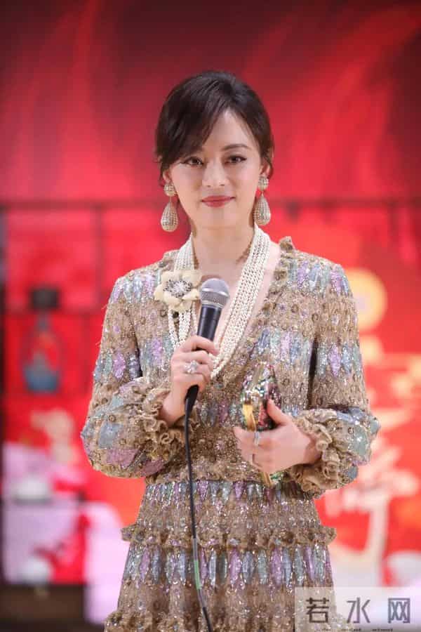 43岁孙俪现状曝光，张艺谋没说错，不合群的她早已走上另一条大道
