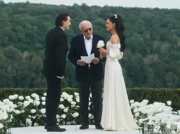 50岁贝克汉姆带妻儿领勋章,14岁小七好漂亮,布鲁克林依旧没露面